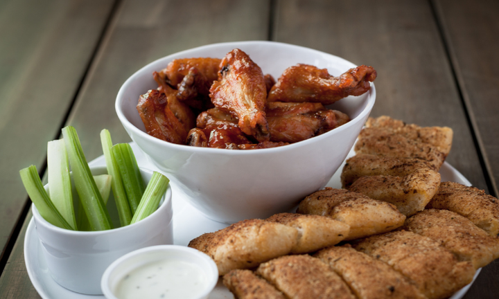 Wings and breadsticks with dipping sauce